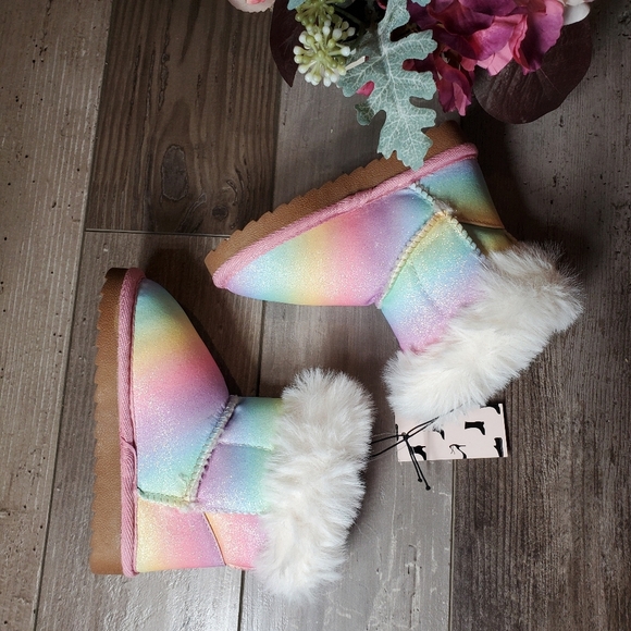 NWT KomforMe Girls Rainbow Pastel Faux Fur Glitter Boots Size 7 Toddler - Picture 16 of 16